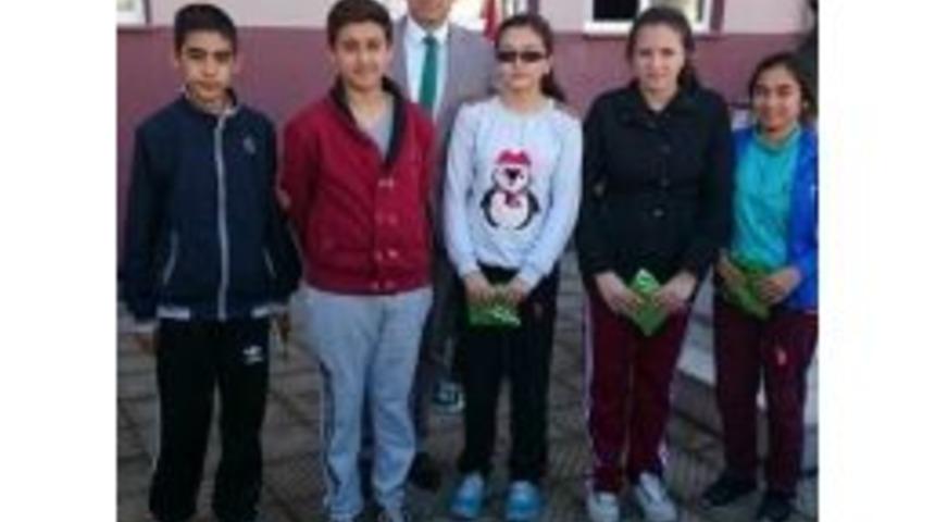 Lapseki&rsquo;de Başarılı &Ouml;ğrenciler &Ouml;d&uuml;llendirildi