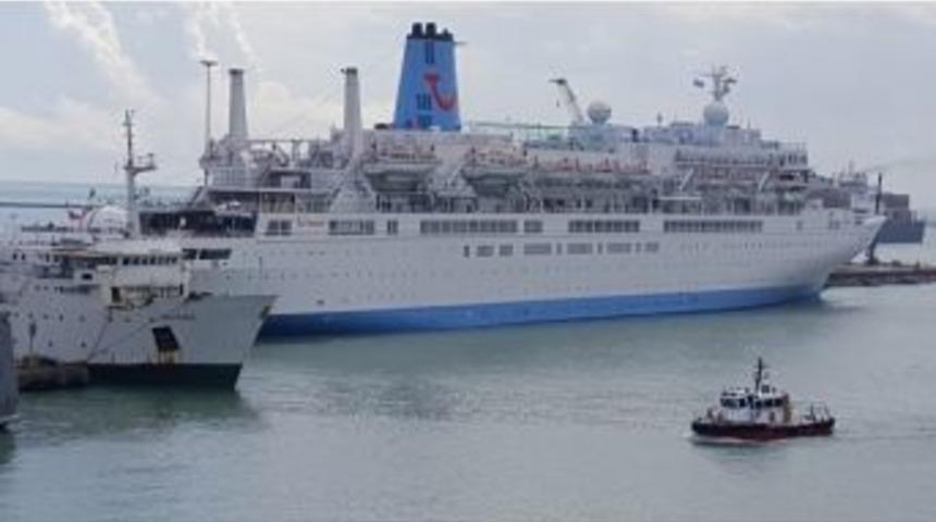 Mersin&rsquo;e Kurvaziyer Gemisiyle Bin 200 İngiliz Turist Geldi