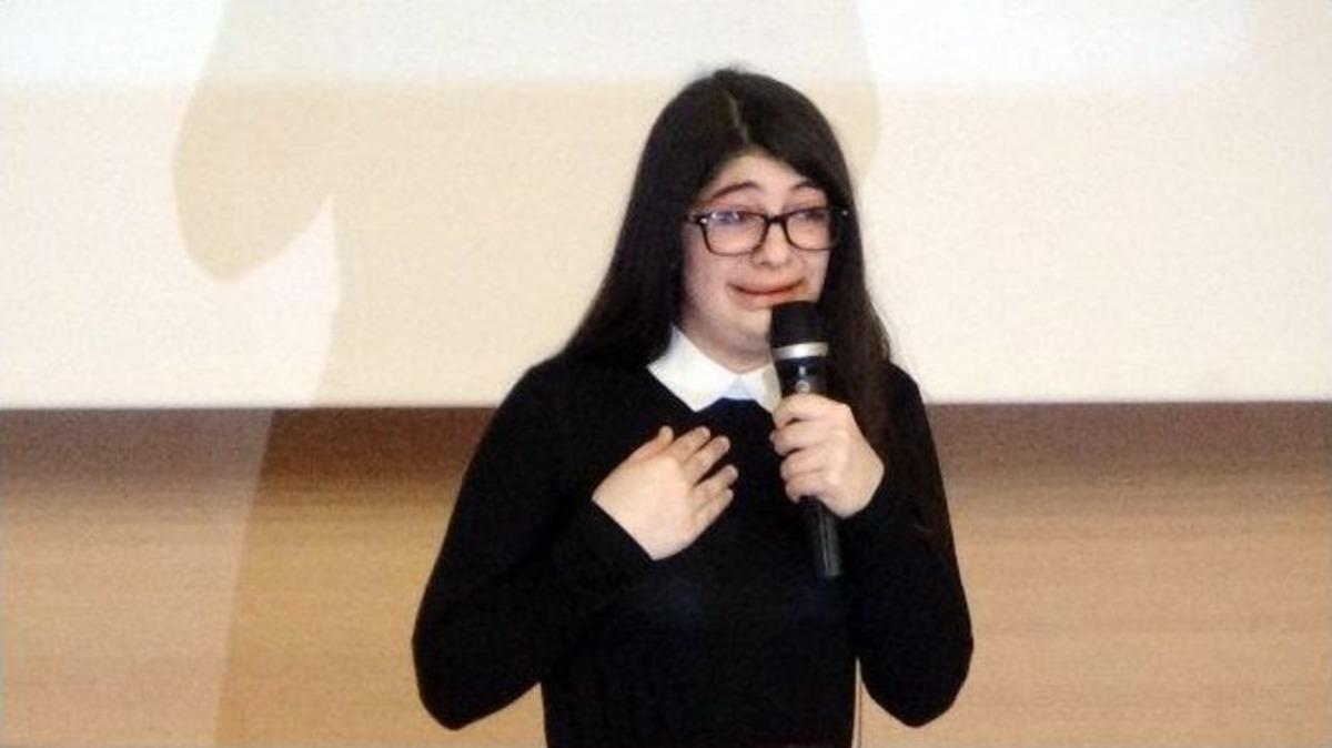 İstiklal Marşı&rsquo;nı Okurken G&ouml;zyaşlarına Boğuldu