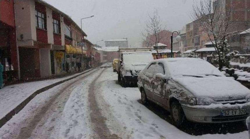 Yüksek Kesimler Beyaza Büründü