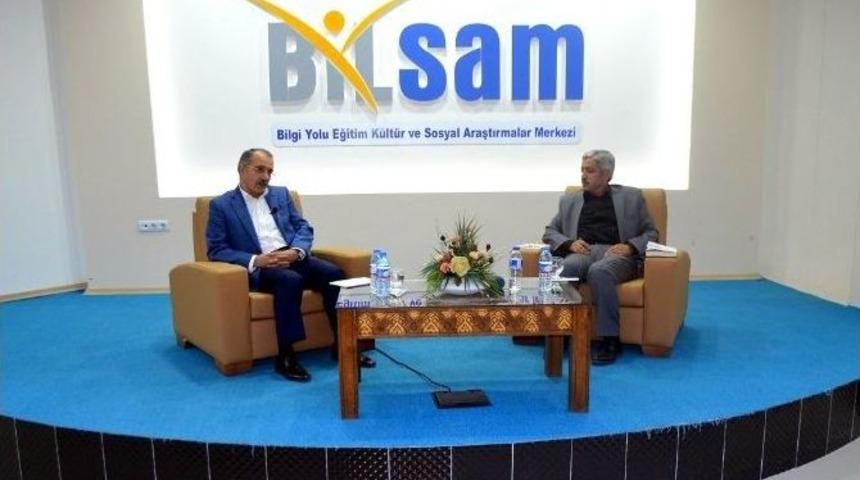 Milli Eğitim Eski Bakanı &Ouml;mer Din&ccedil;er Malatya&rsquo;da Konferansa Katıldı