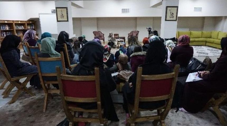 Halime K&ouml;k&ccedil;e Be&uuml;&rsquo;de &Ouml;ğrencilerle Buluştu