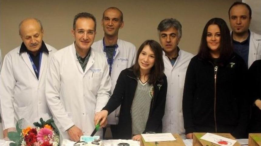 Tıp Bayramı&rsquo;nı Pasta Keserek Kutladılar