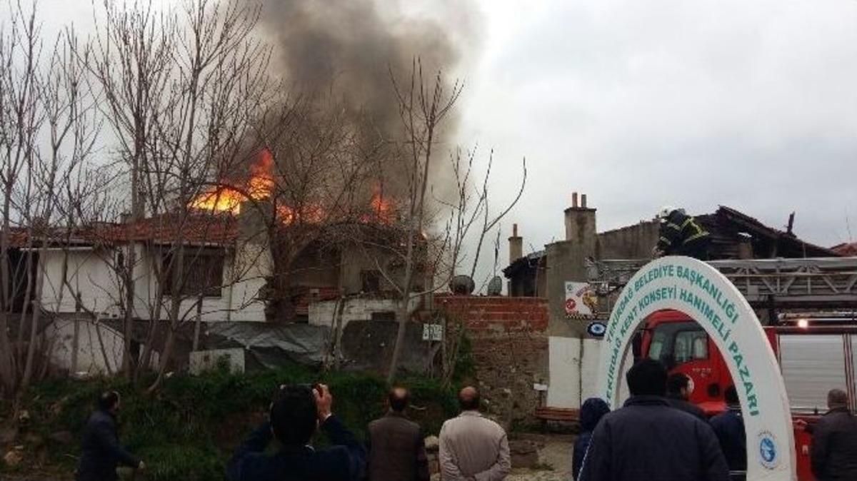 Metruk Bina Cayır Cayır Yandı