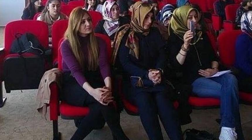 &Ouml;ğrenciler, İstiklal Marşının Kabul&uuml;n&uuml; Kutladı