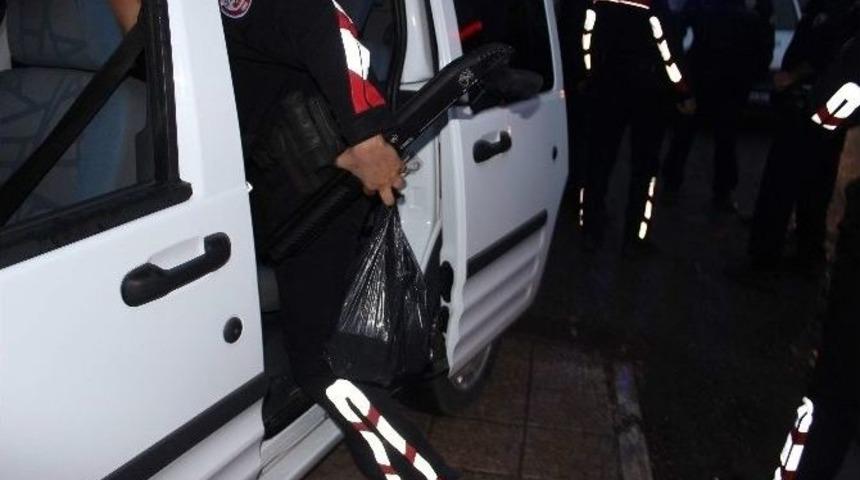 İhbar Edilen Ara&ccedil;ta, Pompalı Av T&uuml;feği Ele Ge&ccedil;irildi