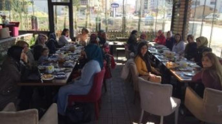 Aile İ&ccedil;i Eğitimler, İlim Gen&ccedil;lik&rsquo;de Devam Ediyor