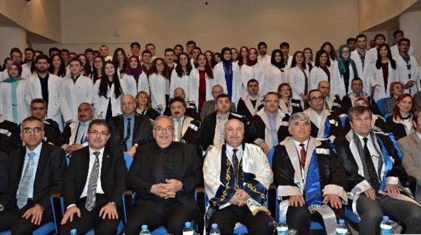 Gen&ccedil; Tıp&ccedil;ılar &Ouml;nl&uuml;klerini Giydi