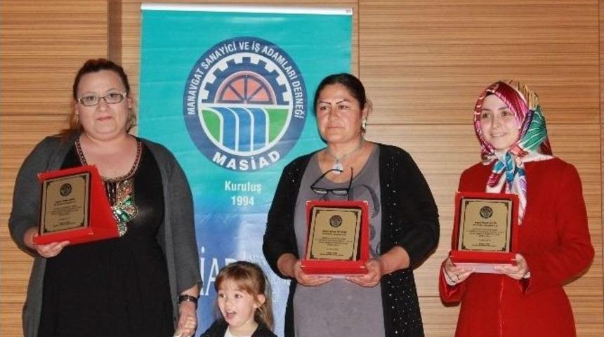 İş Kadınları &Ouml;d&uuml;llerini Aldı