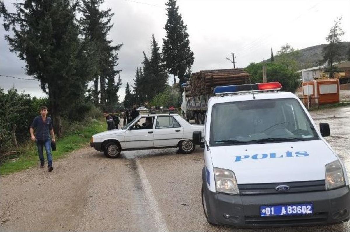 Şiddetli Yağmur Ve Fırtına Maddi Hasara Neden Oldu, 40 Ağa&ccedil; K&ouml;k&uuml;nden S&ouml;k&uuml;ld&uuml;