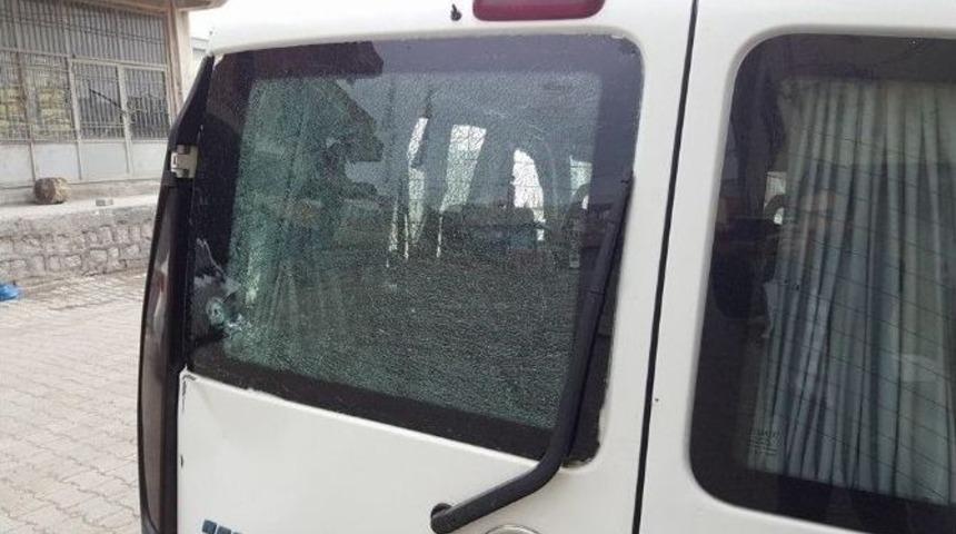 Pkk&rsquo;lılar Evini Terk Eden Vatandaşa Ateş A&ccedil;tı: 1 Yaralı