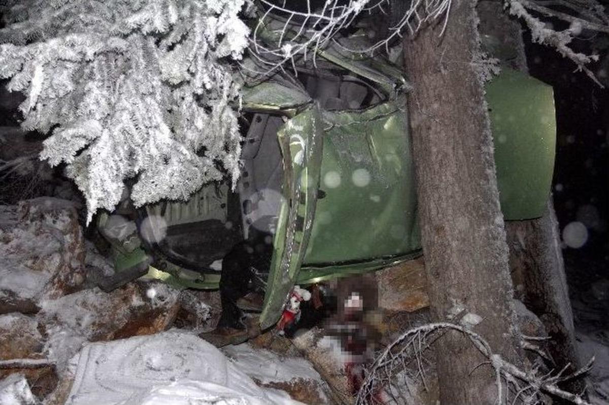 Cenaze Yolunda Feci Kaza: 2 &Ouml;l&uuml;, 2 Yaralı