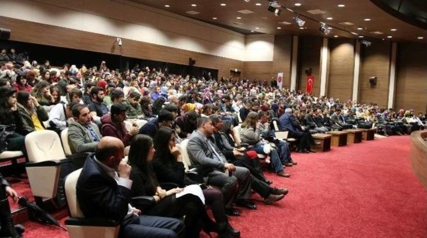 Neh&uuml;&rsquo;de &lsquo;bir Dava Adamı Mehmet Akif Ersoy&rsquo; Konulu Panel D&uuml;zenlendi