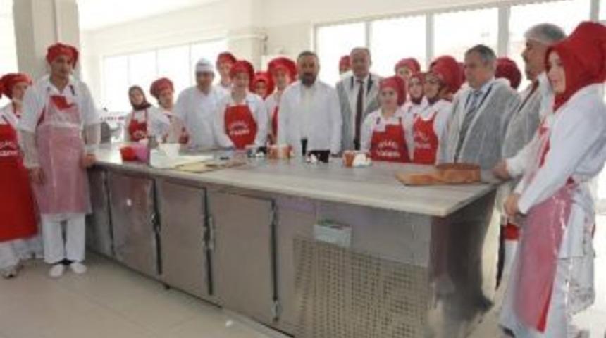 T&uuml;rkiye&rsquo;nin İlk Pastacılık Okulu İzmit&rsquo;te