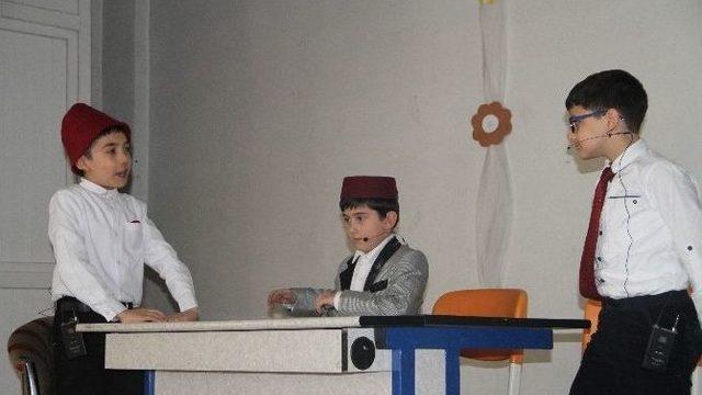 Mehmet Akif Ersoy’un Hayatını Minikler Canlandırdı