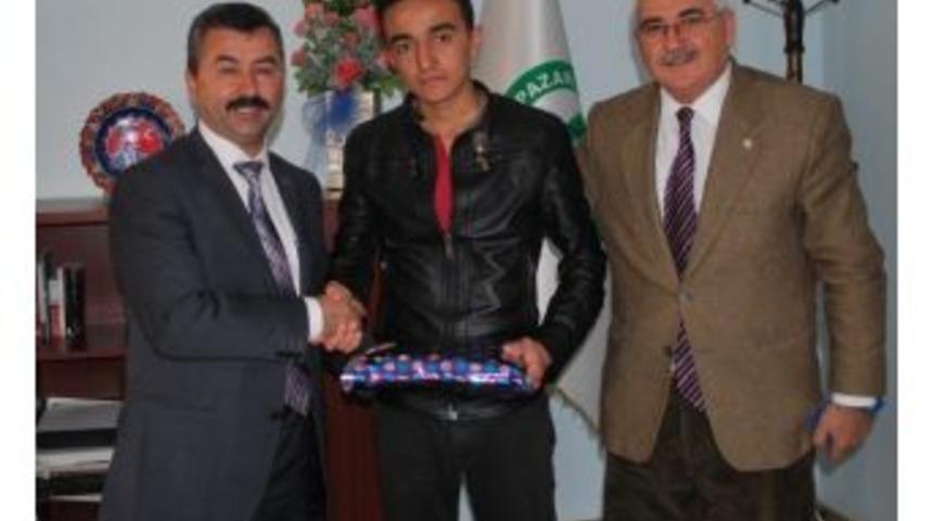 Hutbe Okuma Yarışması’nda Derece Elde Eden Öğrenciye Ödül