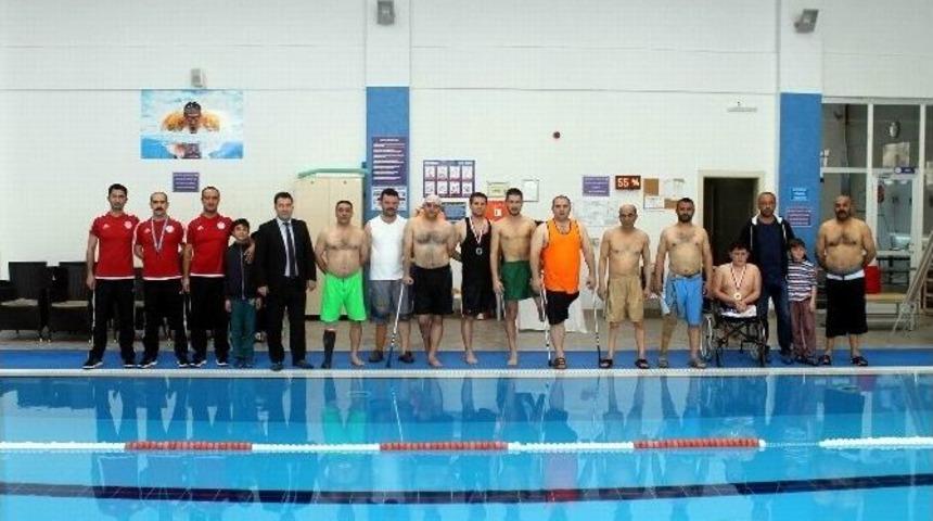 Engelliler Y&uuml;zme Yarışması Yapıldı