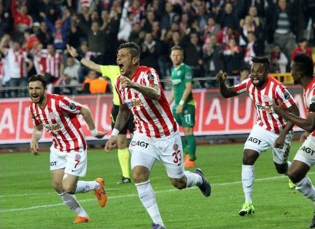 Angelo, Antalyaspor Formasıyla İlk Gölünü Attı