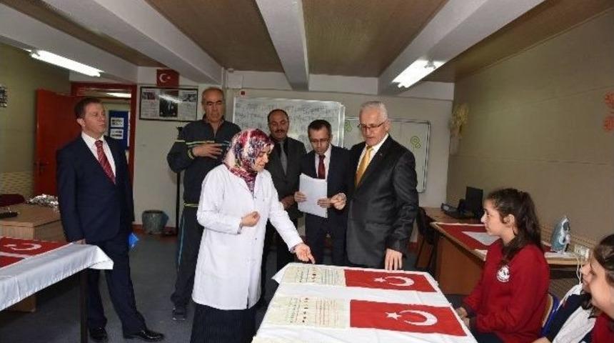 İşitme Engelli Öğrenciler, Yüzlerce Türk Bayrağı Dikti