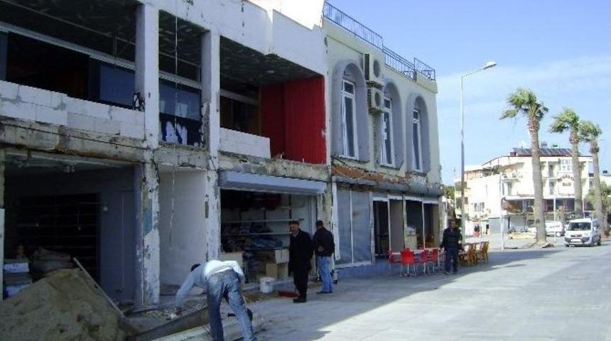 Belediye Yıkımı Sırasında &Ouml;len Teknisyen Anıldı