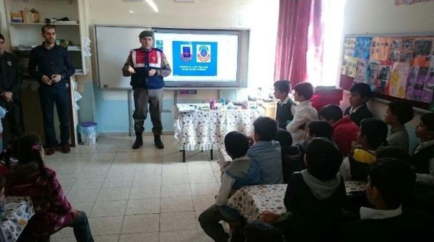 Jandarma Trafik Timlerinden &Ouml;ğrencilere Eğitim