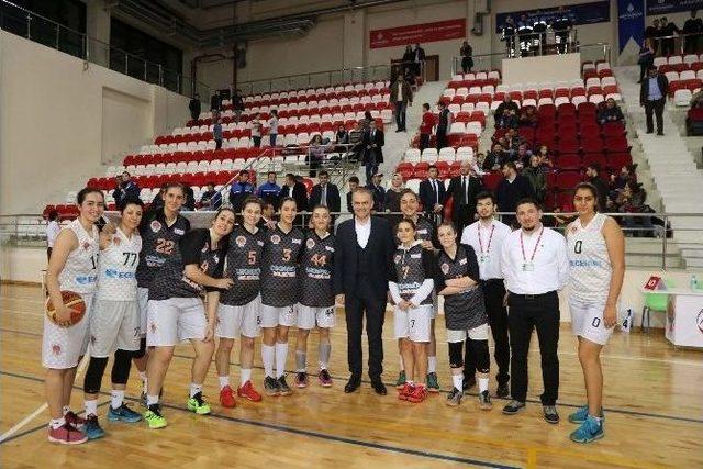 Çekmeköy Belediyesi Kadın Basketbol Takımı, Dostluk Spor’u Mağlup Etti