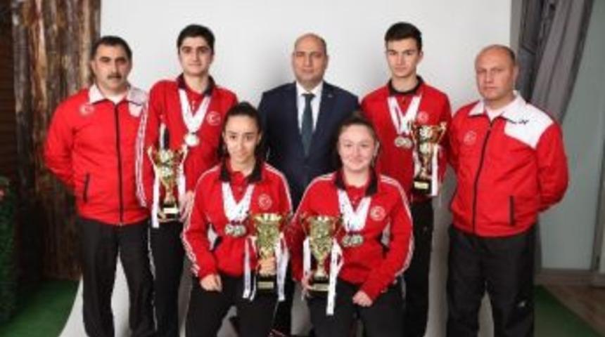 Badmintoncular Avrupa Şampiyonası İ&ccedil;in Polonya&rsquo; Ya Gittiler