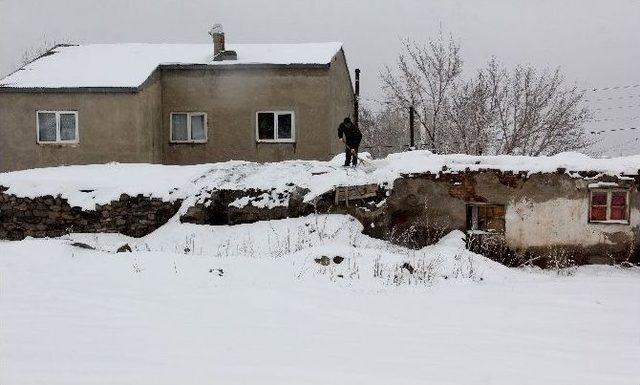 Erzurum&rsquo;da Mart Kapıdan Baktırdı 3