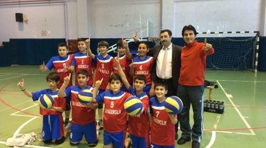 Okullararası K&uuml;&ccedil;&uuml;k Erkekler Voleybol Ligi Tamamlandı