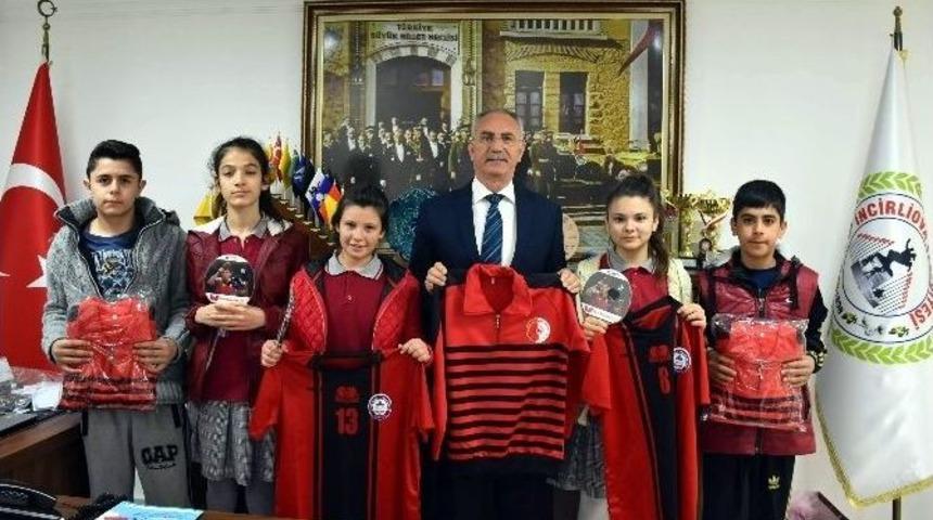 Başkan Kale, Şampiyon Masa Tenisi Takımını Unutmadı