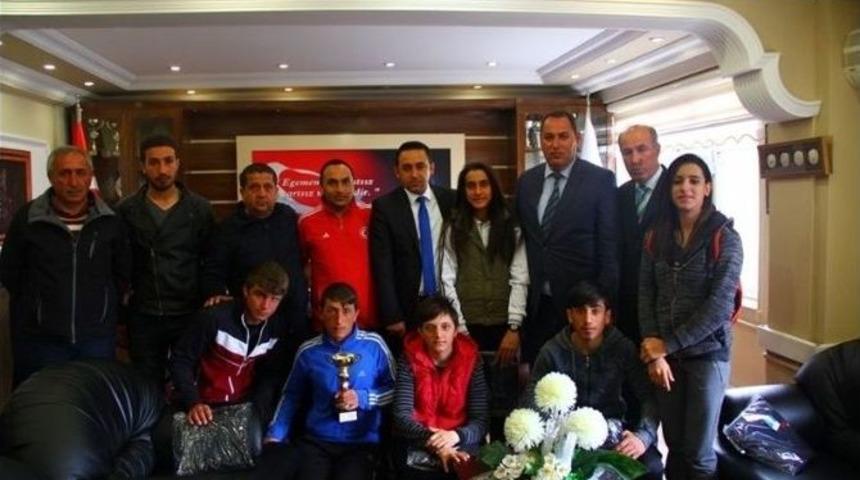 Başarılı Kayak&ccedil;ılar &Ouml;d&uuml;llendirildi