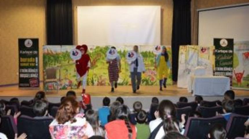 Kartepeli &Ccedil;ocuklar Kalpcan&rsquo;ı &Ccedil;ok Sevdi