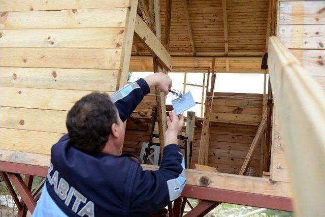 Adrasan’da Kaçak Yapılar Mühürlendi