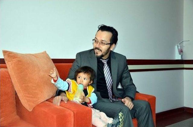 Afgan Bebek Adü’de Hayata Tutundu