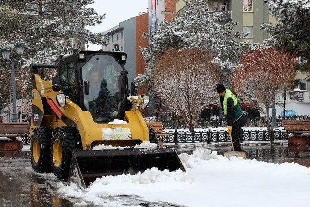 Erzurum Güne Karla Uyandı