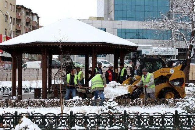 Erzurum Güne Karla Uyandı