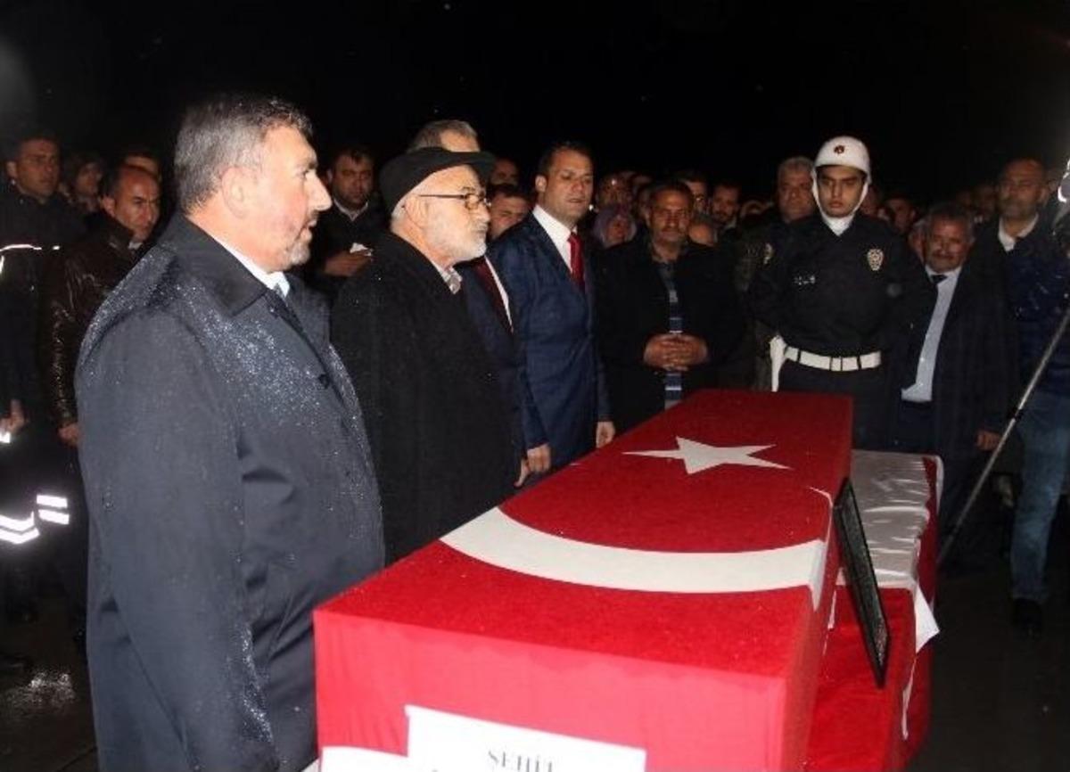 Şehit Polis Alag&ouml;z&rsquo;&uuml;n Cenazesi Iğdır&rsquo;a Getirildi