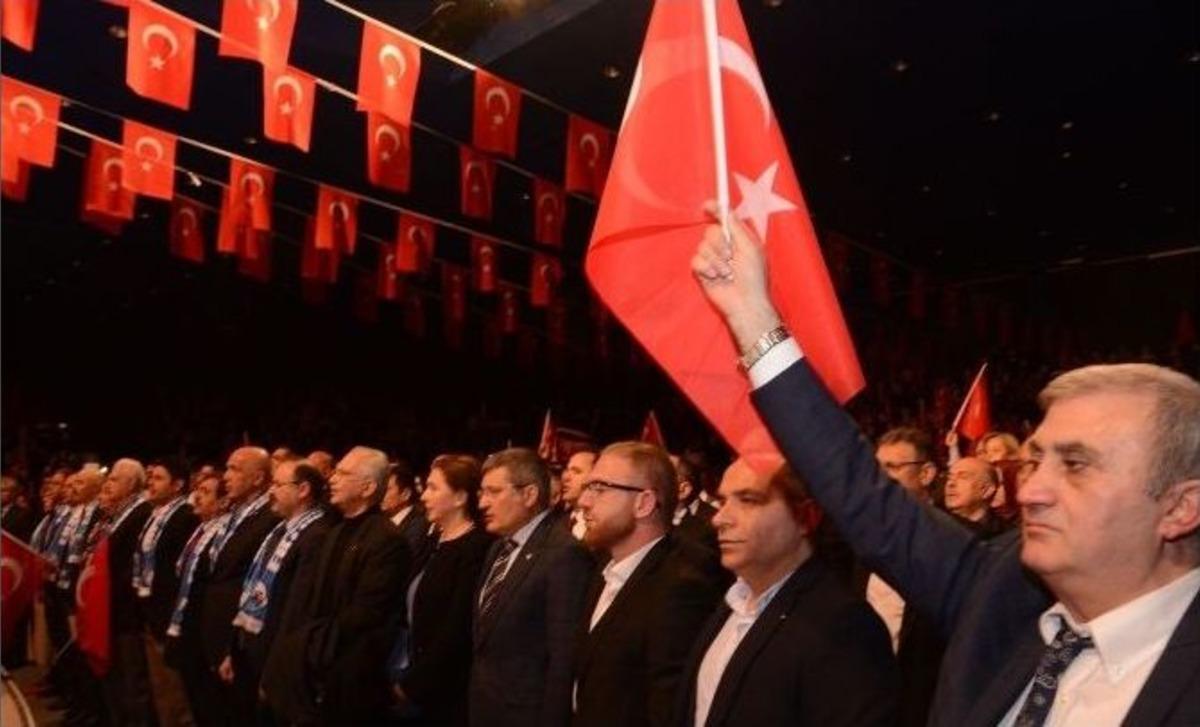 Dadaşlar&rsquo;dan Ter&ouml;re Bayraklı Protesto
