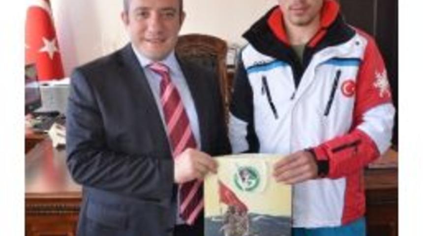 Sarıkamış Kaymakamı Karaman, Milli Sporcuyu Makamında Kabul Etti
