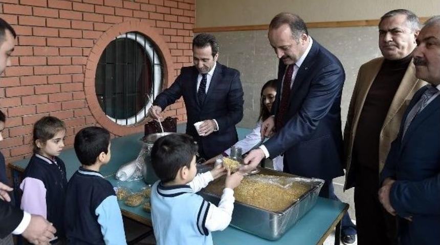 Mamaklı &Ouml;ğrencilerin &Ccedil;anakkale Coşkusu
