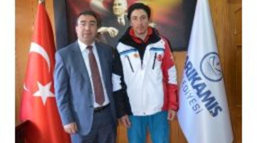Belediye Başkanı Toksoy&rsquo;dan, Başarılı Milli Sporcuya &Ouml;d&uuml;l