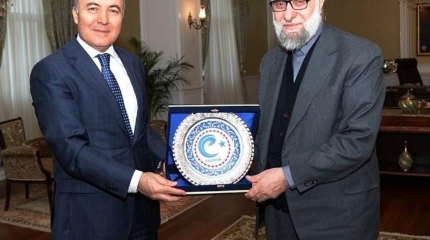 Reis-&uuml;l Hattatin Hasan &Ccedil;elebi&rsquo;den, Vali Altıparmak&rsquo;a Ziyaret