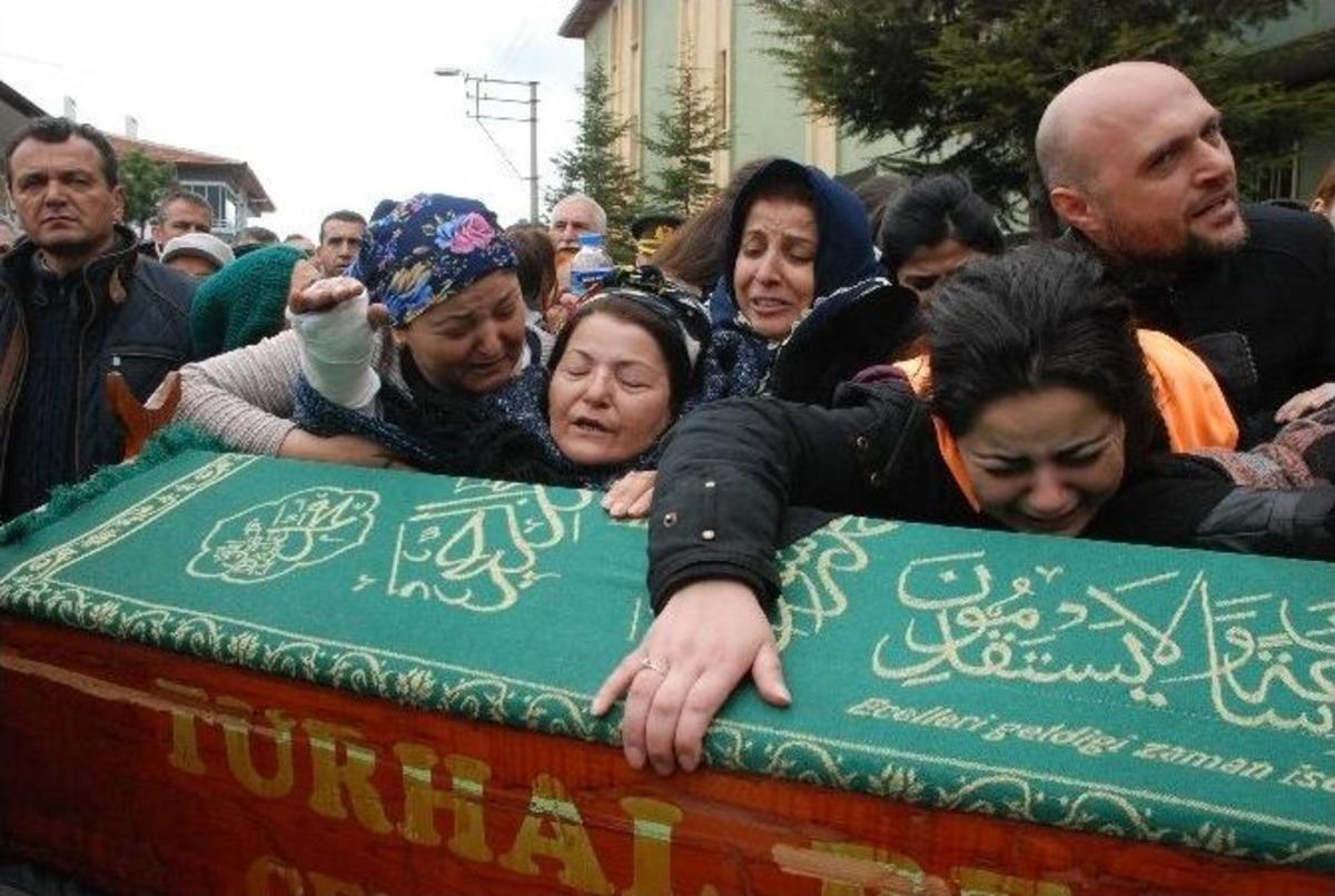 Patlamada Hayatını Kaybeden &Uuml;niversiteli Gen&ccedil; Toprağa Verildi