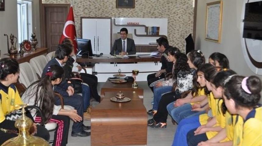 Arpa&ccedil;ay Ybo Yıldız Kızlar Futbol&rsquo;da İl Şampiyonu