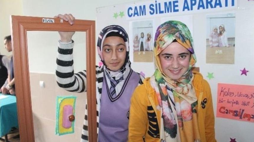 Liseli &Ouml;ğrenciler Projelerini Sergiledi