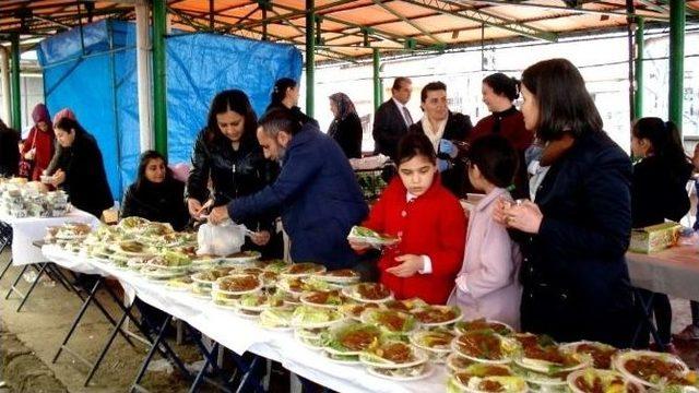 Sarıg&ouml;l 4 Eyl&uuml;l İlkokulunda Gıda Kermesi 1