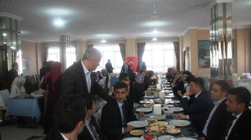 Başkan Memiş&rsquo;ten &Ouml;ğretmen Adaylarına Altın &Ouml;ğ&uuml;tler