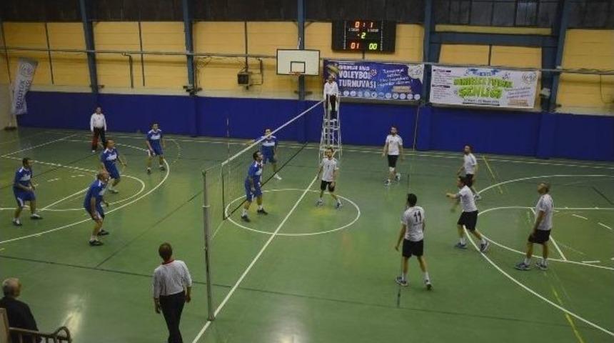Boz&uuml;y&uuml;k Belediyesi Kurumlar Arası Voleybol Turnuvası Başladı