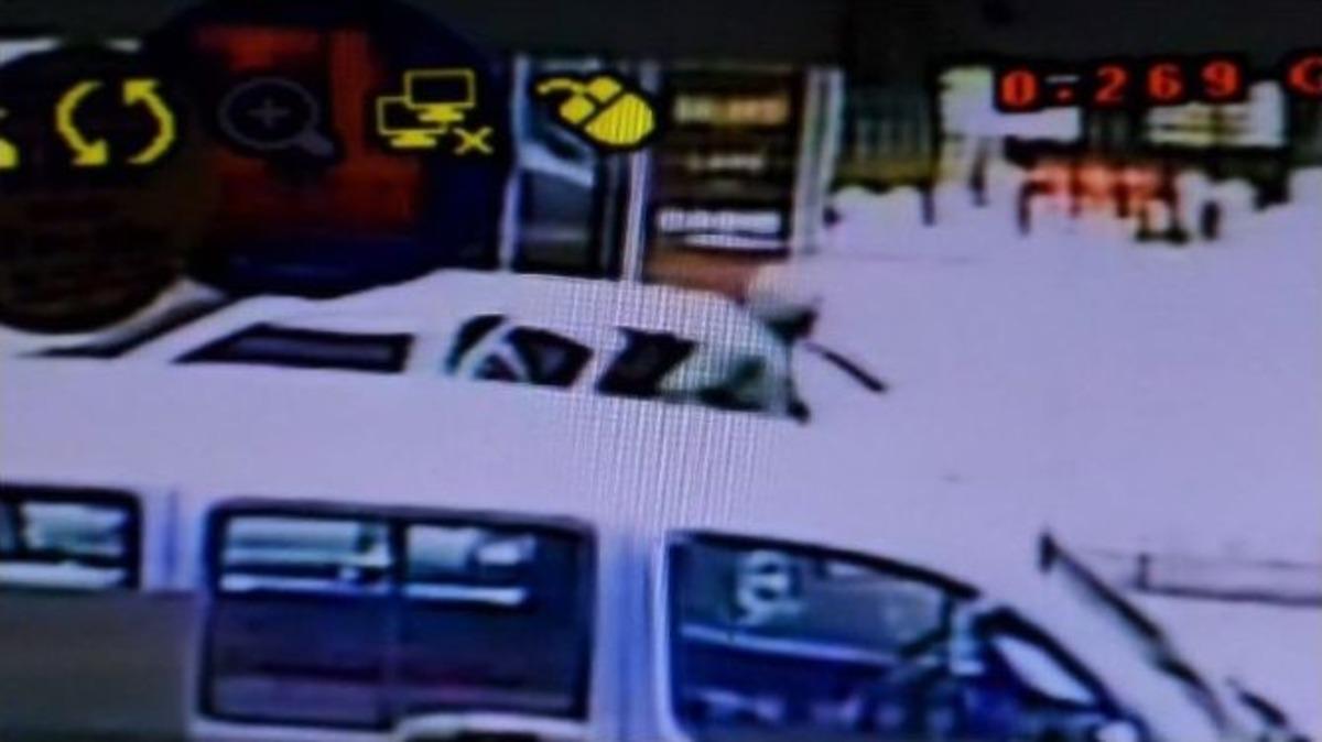 2 Dakikada 5 Kilo Altın &Ccedil;aldılar