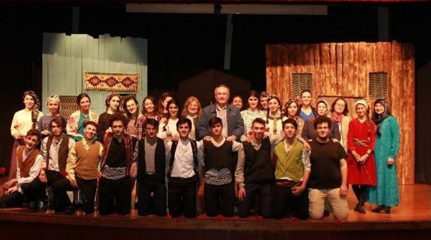 Kadınlar &lsquo;t&uuml;rkmen D&uuml;ğ&uuml;n&uuml;&rsquo;n&uuml; İzledi